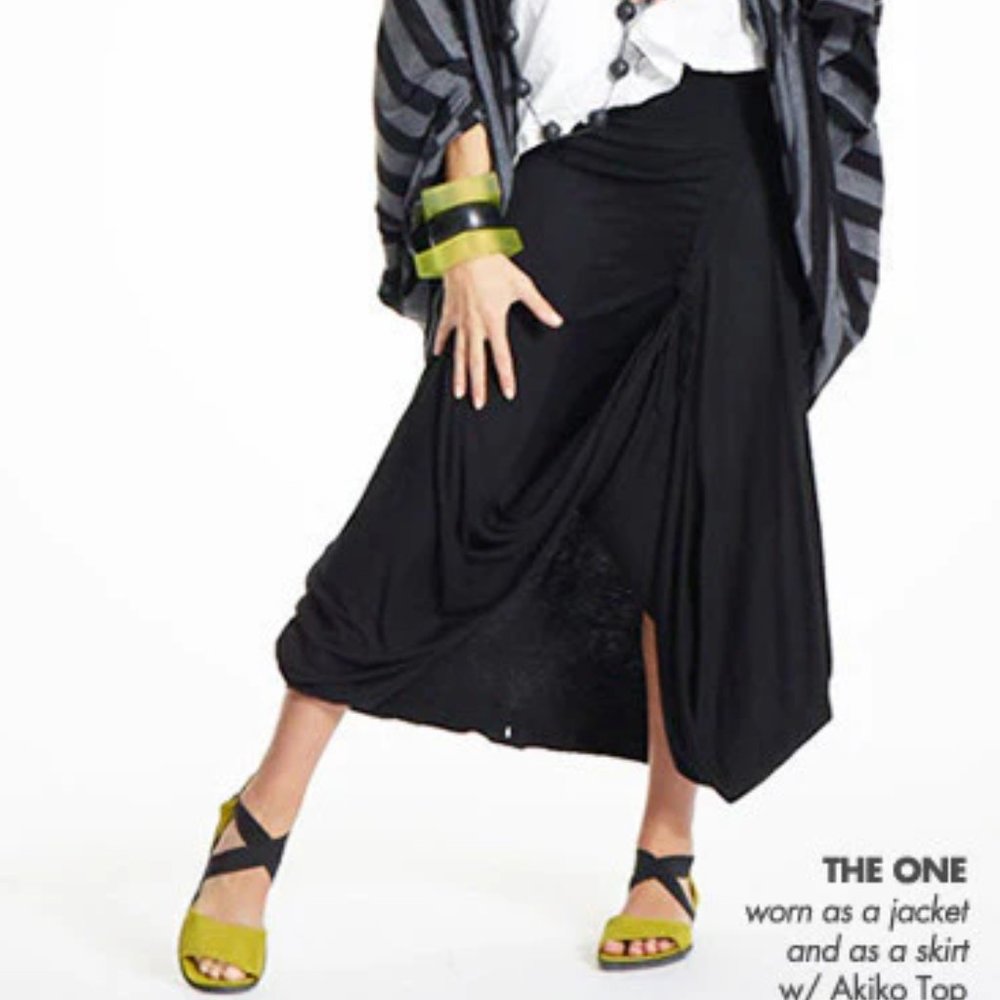 Kaliyana the Convertible One in Black Danube